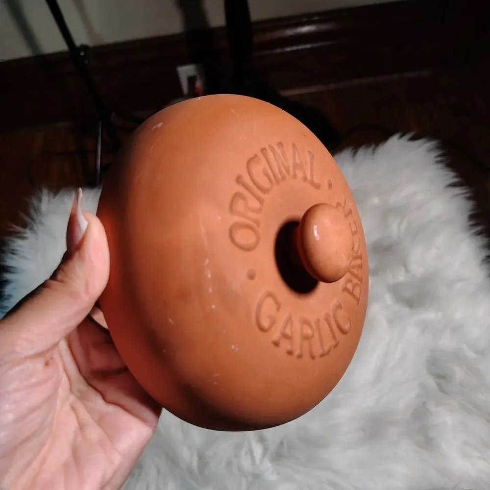 Boston Warehouse Terra Cotta Original Garlic Baker 7